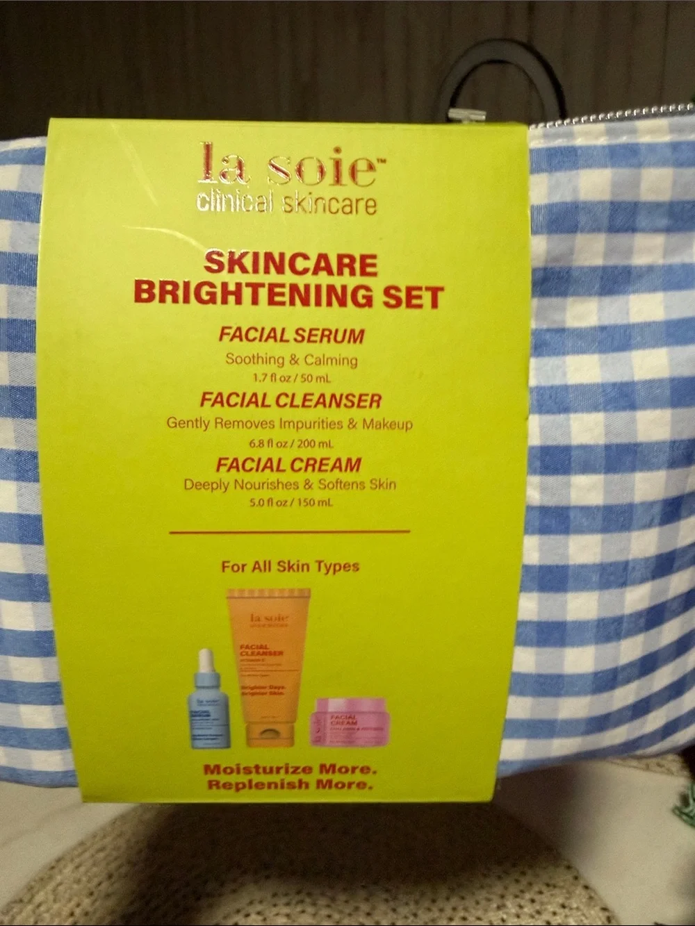 la soie Skincare Brightening Moisturizer Set - Yellow